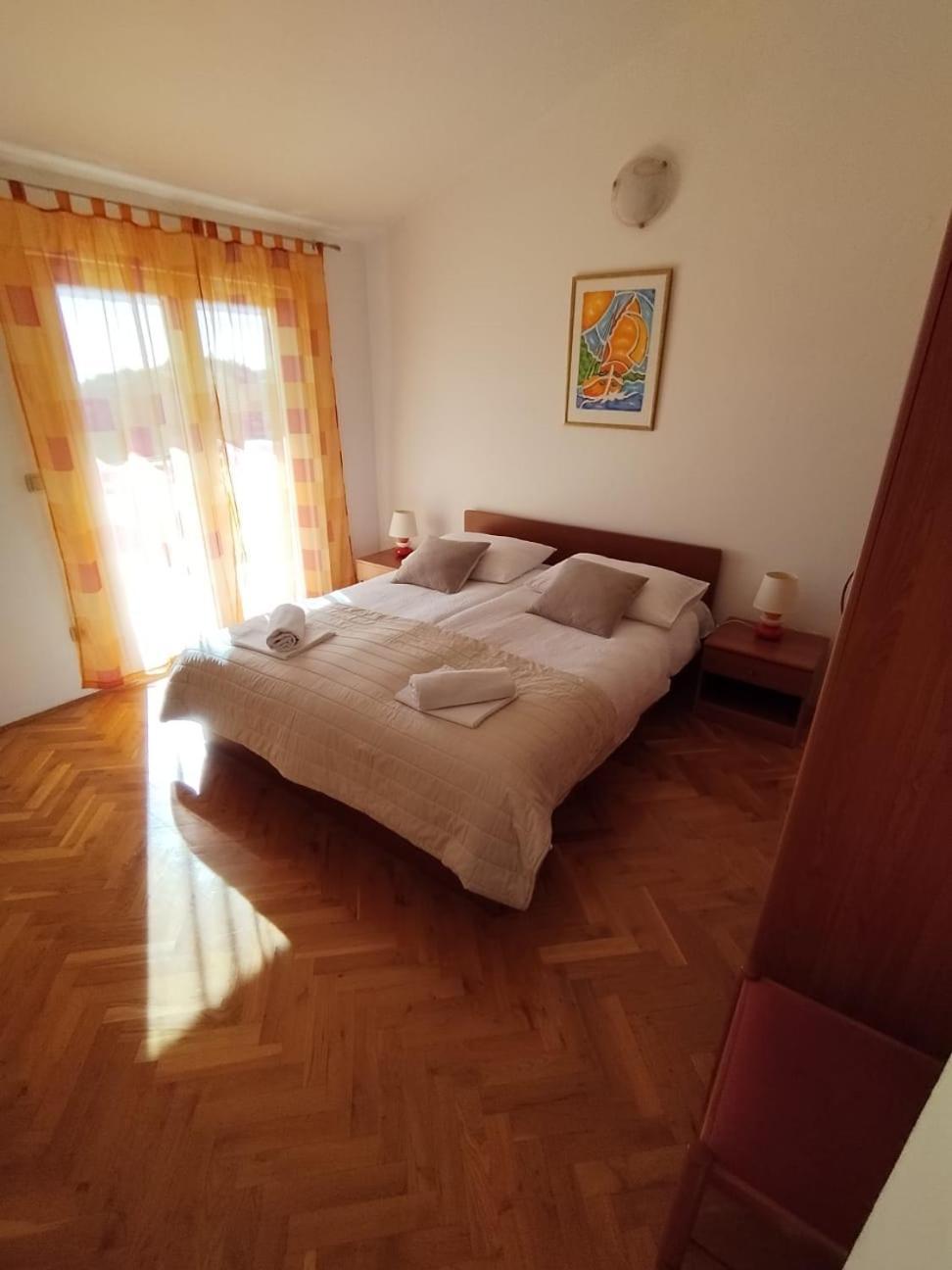 Apartmani Ljubo Primošten Esterno foto