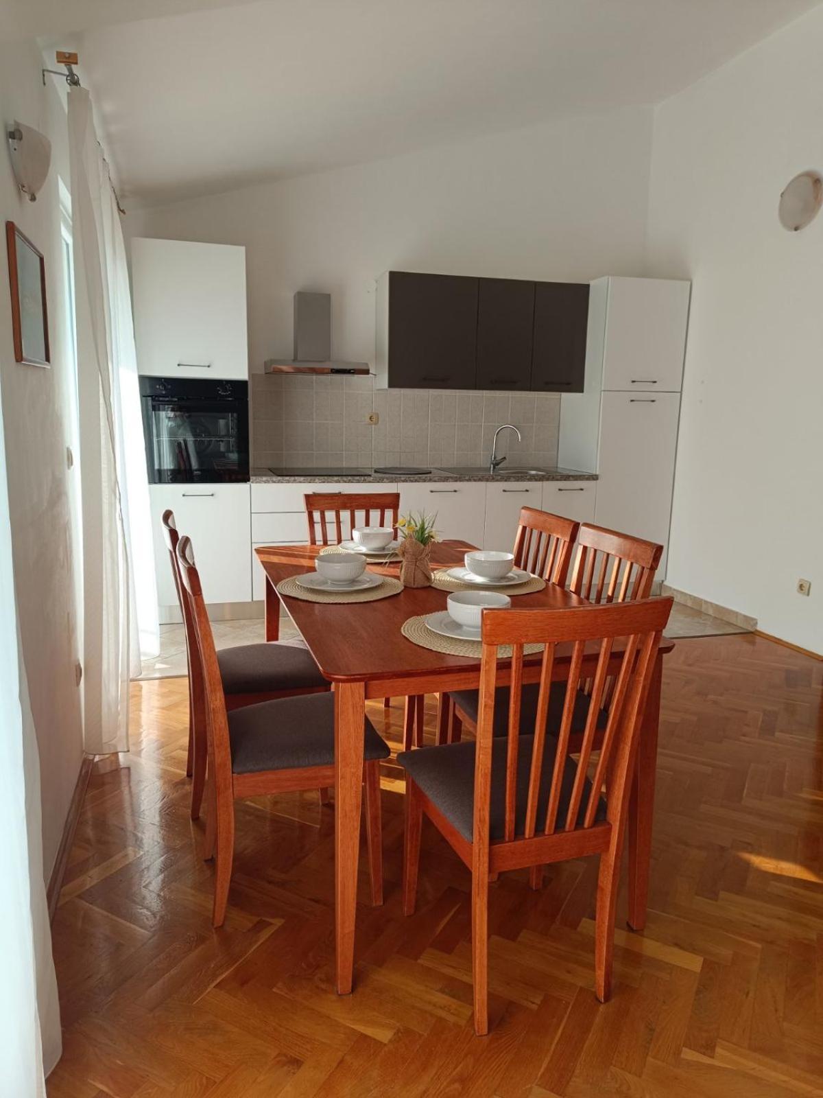 Apartmani Ljubo Primošten Esterno foto